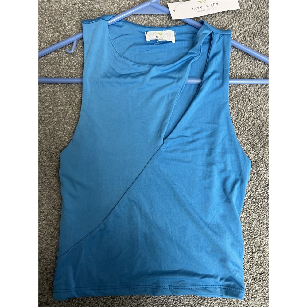 Moment blue sleeveless open front crop top. small